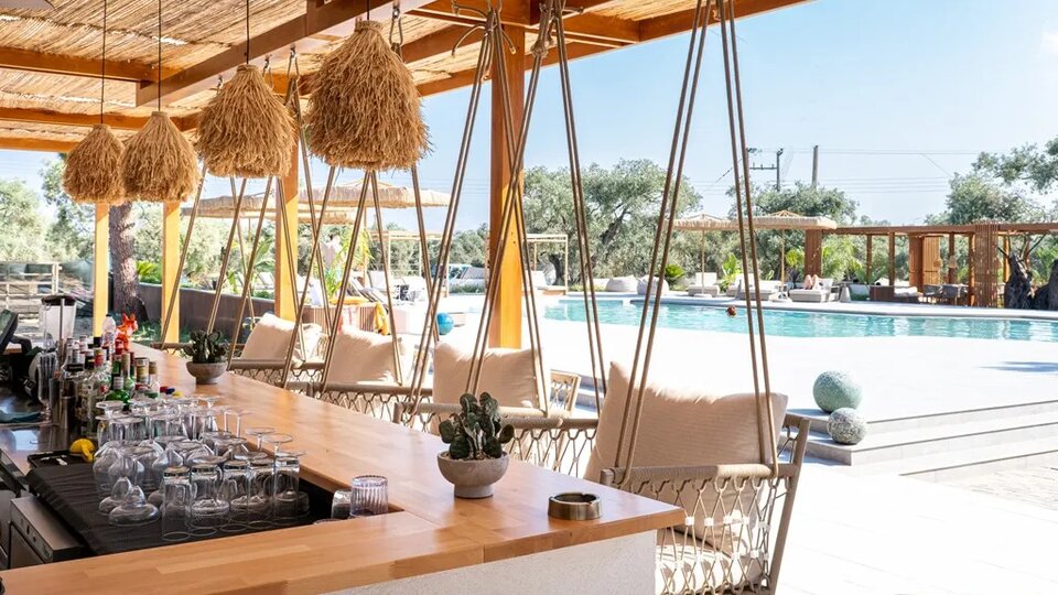 The Mini Resort bar